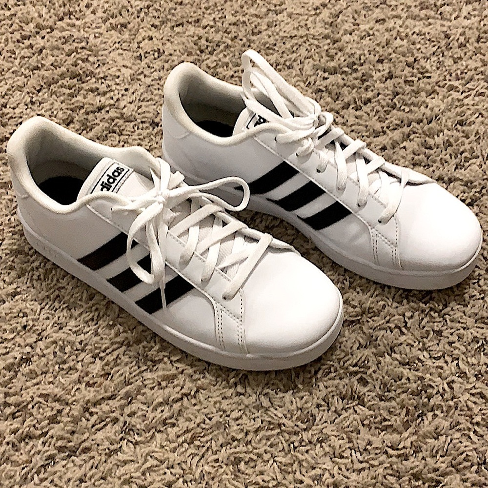 Cute adidas shoes size 8!!